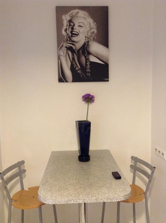 Cheap And Chic Apartamento Riga Quarto foto